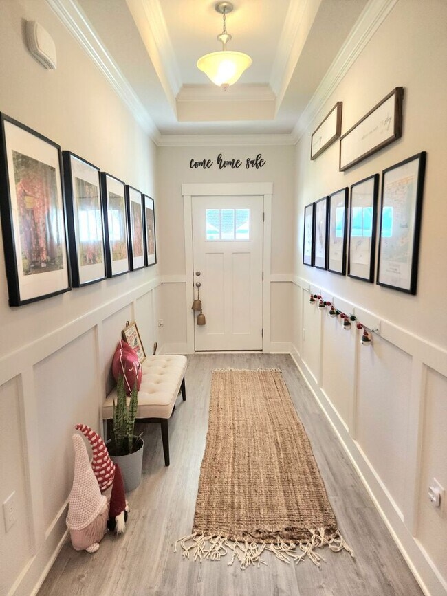 Foto del edificio - Stunning 4-Bed, 3-Bath Beauty, 2,117 sq. ft. of Pure Comfort and Style!