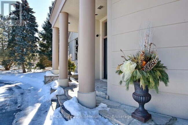 Photo du bâtiment - 160 Grand Cypress Ln