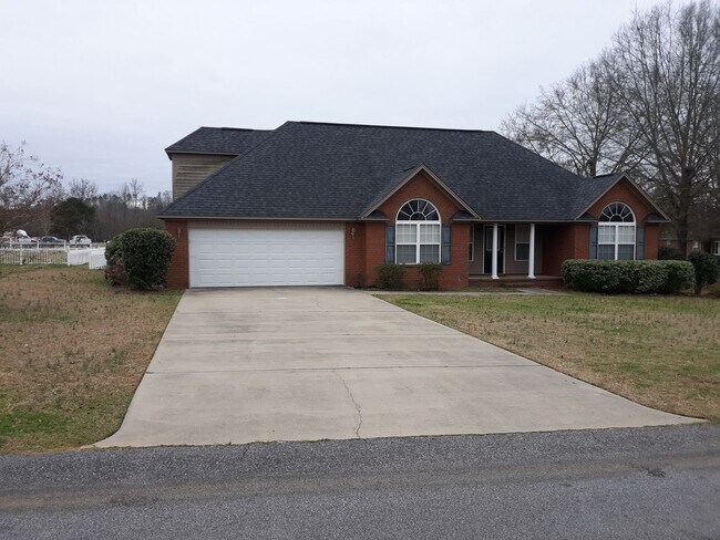 Building Photo - Lovely Brick Home Close to Shaw Air Force ...