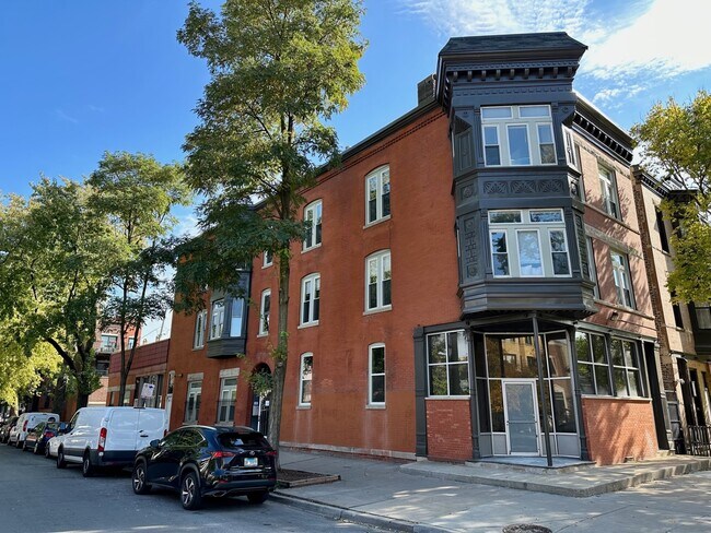 Building Photo - 2649 W Cortland St