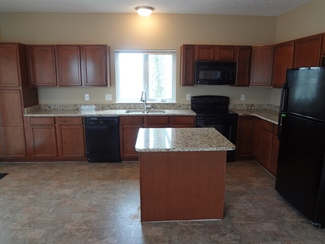 Foto del edificio - 5346 Ripplingbrook Way