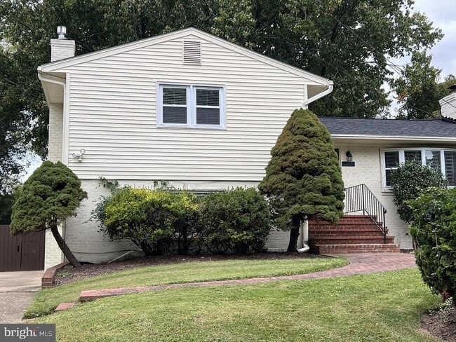 Building Photo - 1726 Baldwin Dr