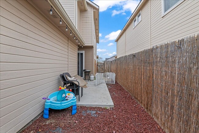 Building Photo - 3 Bedroom 2 Bathroom Home in Meridian