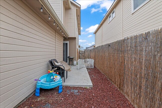 Foto del edificio - 3 Bedroom 2 Bathroom Home in Meridian