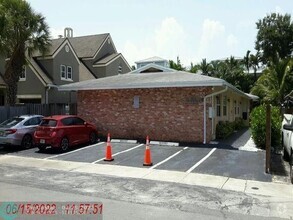 Building Photo - 1416 NE 5th Ct