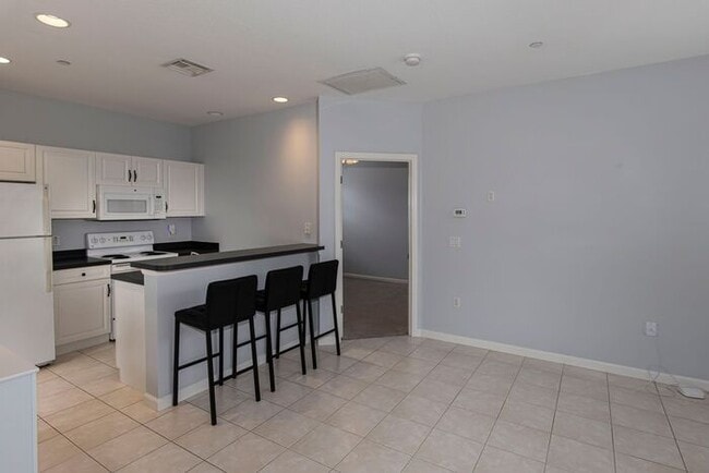 Building Photo - Cozy 1 bedroom/1 bath garage apartment in ...