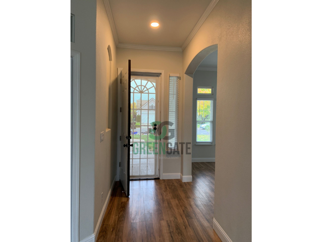 Building Photo - Gorgeous NorthEast Modesto 4 Bedroom Modes...