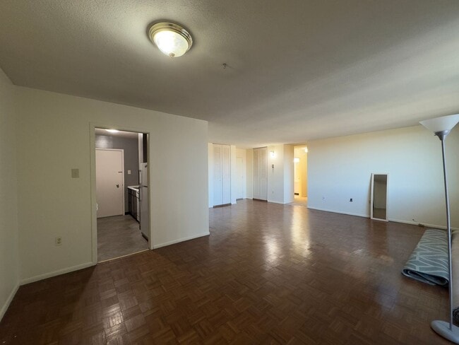 Building Photo - Spacious 2 Bedroom Condo at Gateway Park near Johns Hopkins Homewood Campus!