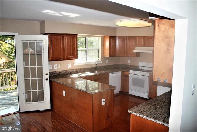 Foto del edificio - 5619 Glenwood Mews Dr