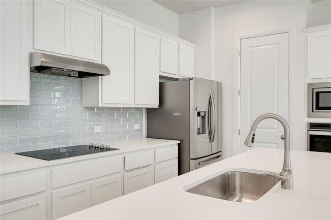 Building Photo - 9813 Evening Canopy Dr