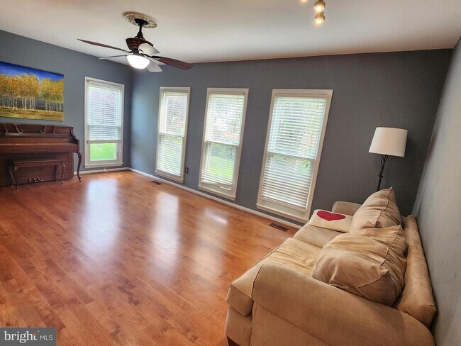 Building Photo - 13923 Middle Creek Pl