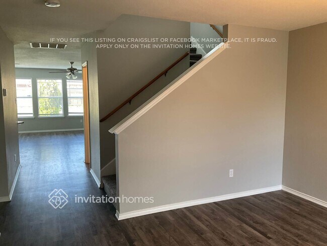 Foto del edificio - 1605 Forest Oaks Way