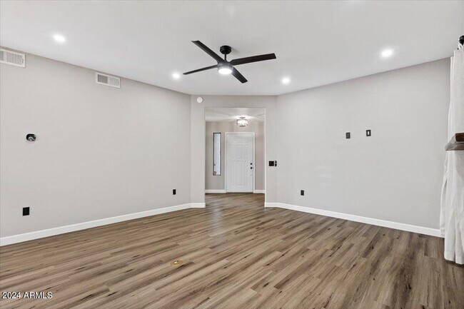 Foto del edificio - 15050 N Thompson Peak Pkwy