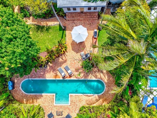 Photo - 411 26th St House