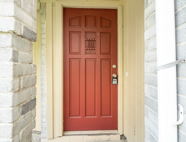 Foto del edificio - 10906 Canarywood Dr
