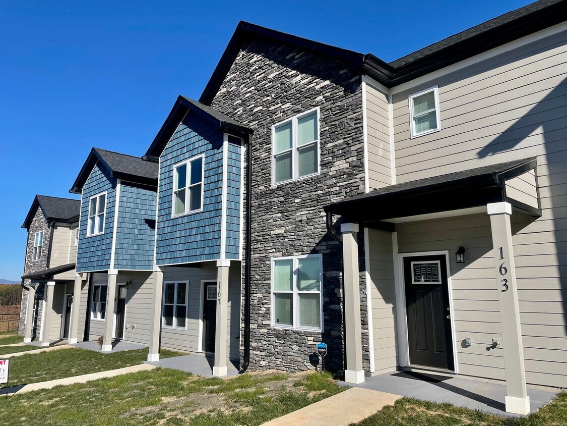 Primary Photo - Blue Ridge Commons Townhome