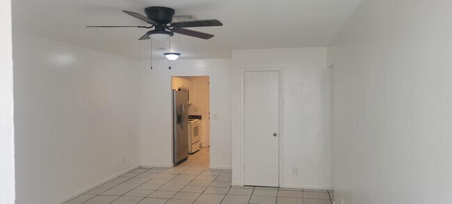 Building Photo - 1165 W 28th St