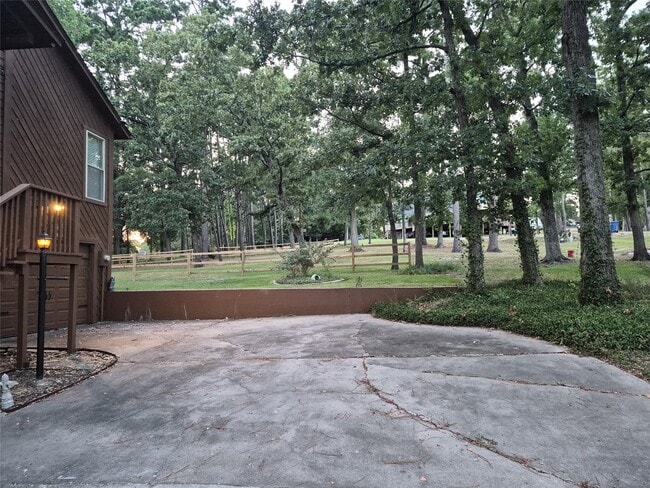 Building Photo - 330 Holiday Ln