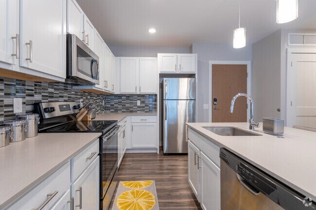 2 BR, 2 BA - Hickory - Owl Creek