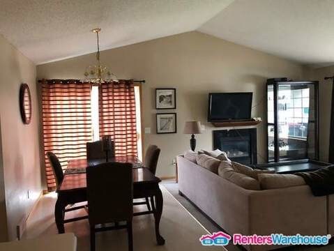 Building Photo - Beautiful 2 Bedroom 2 Bath Avon Townhouse!
