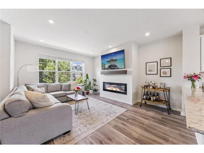 Foto del edificio - 2223 Gateway Curv