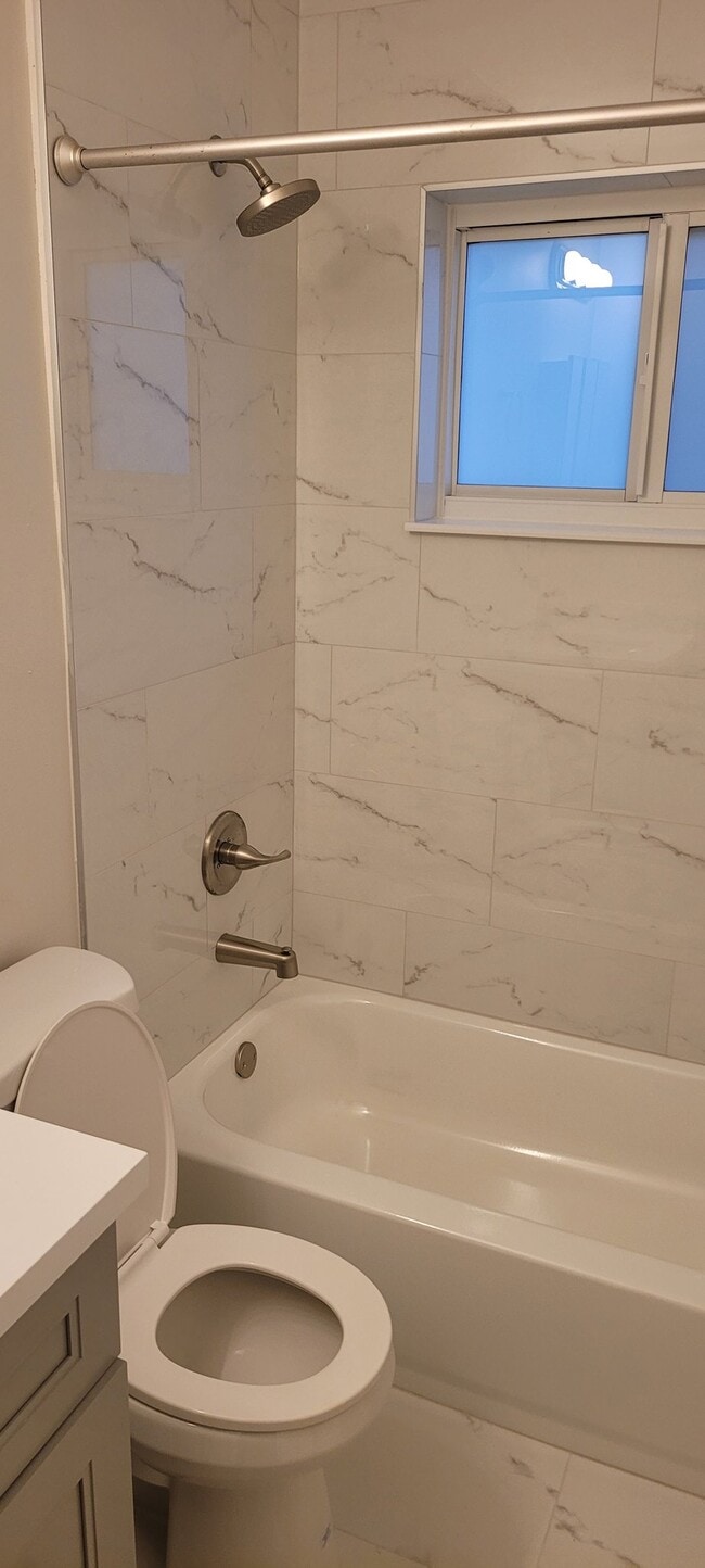 Photo - 3360-ne16 NE 16th Ave Apartment