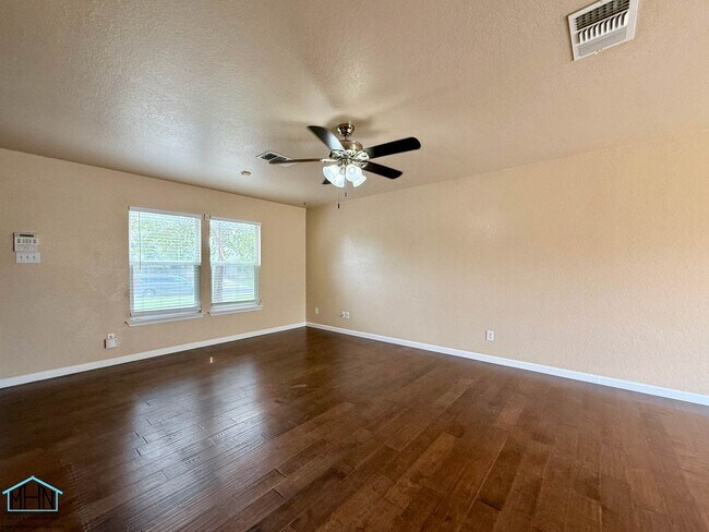 Building Photo - 6418 Highland Grass