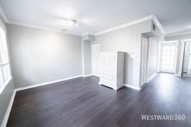 Building Photo - 921 W Winona St