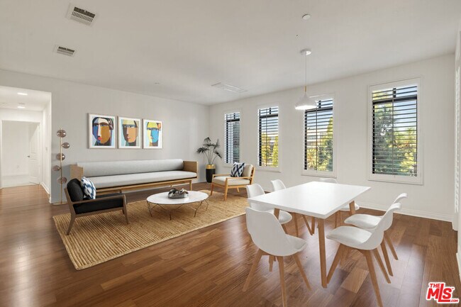 Foto del edificio - 5625 Crescent Park E