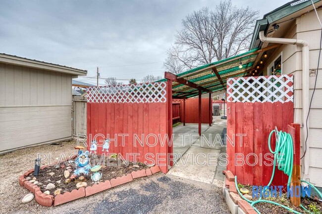 Building Photo - 2708 S Kerr St