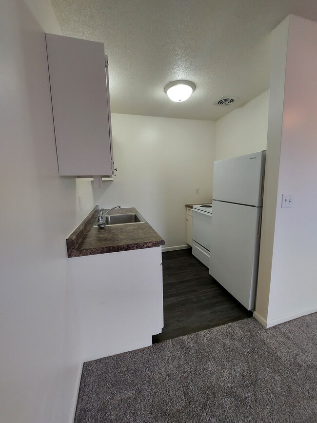 Building Photo - 530 Korb St