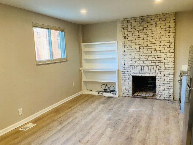 Photo - Recently Renovated Micro One Bedroom Apartment! May 1 move in!