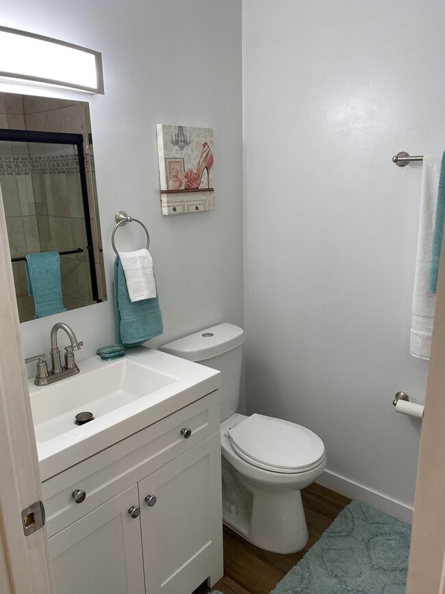 Upstairs bathroom - Dobbins Place