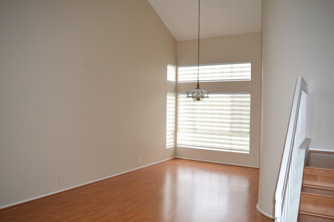 Building Photo - 1141 Vista Lomas Ln