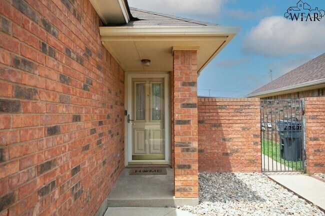 Building Photo - 3902 Alexandria St