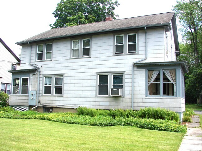 Foto del edificio - 393 Plainville Ave