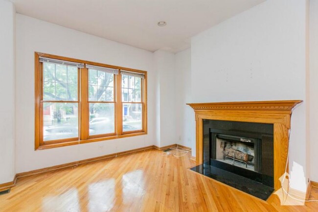 Foto del edificio - 3 bedroom in Chicago IL 60614