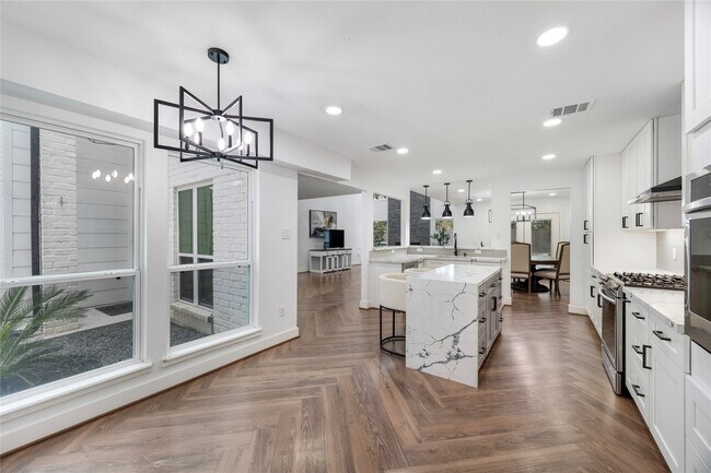 Foto del edificio - 15731 Steamboat Ln