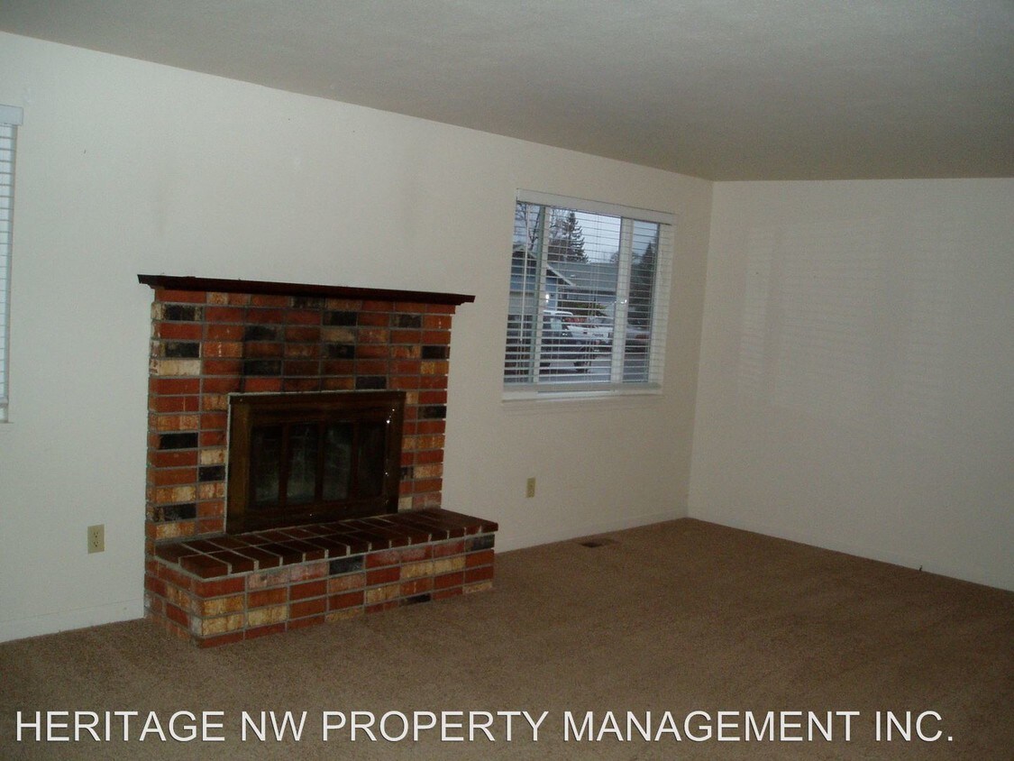 Building Photo - 315 S 11th St