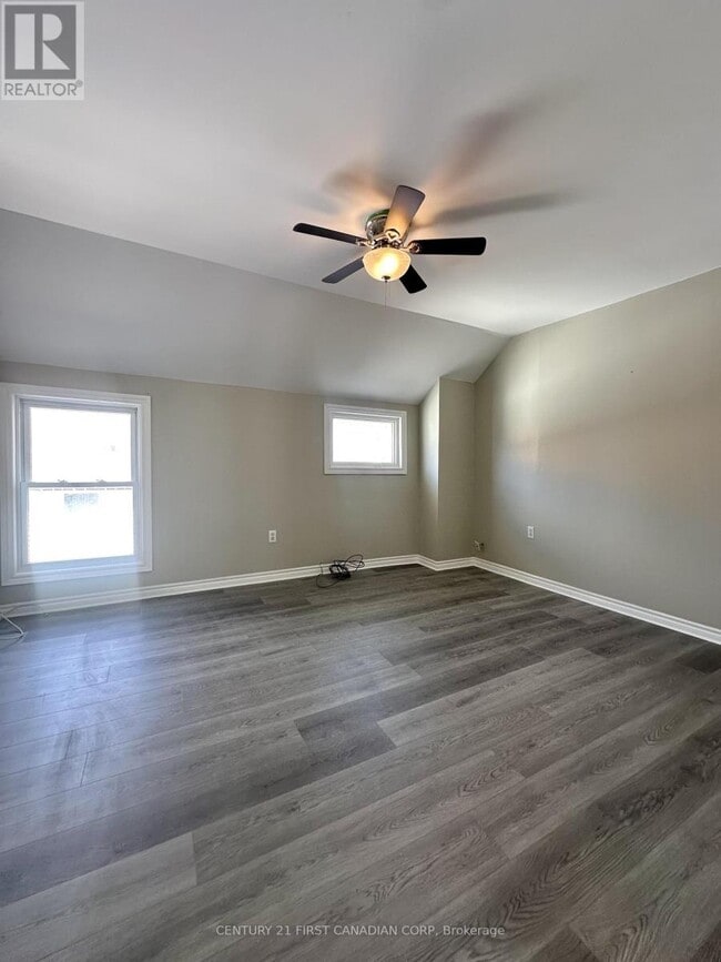 Building Photo - 35 Inkerman St