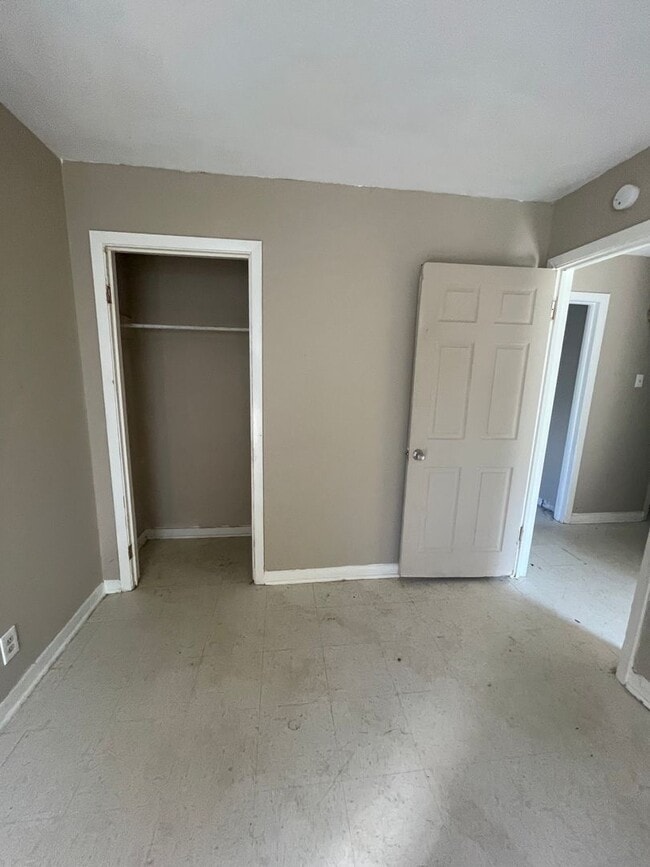 Building Photo - 1110 Arnold Dr