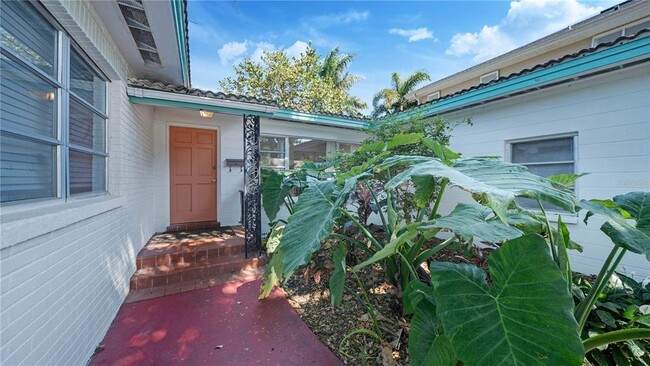 Foto del edificio - 5363 Bayou Grande Blvd NE