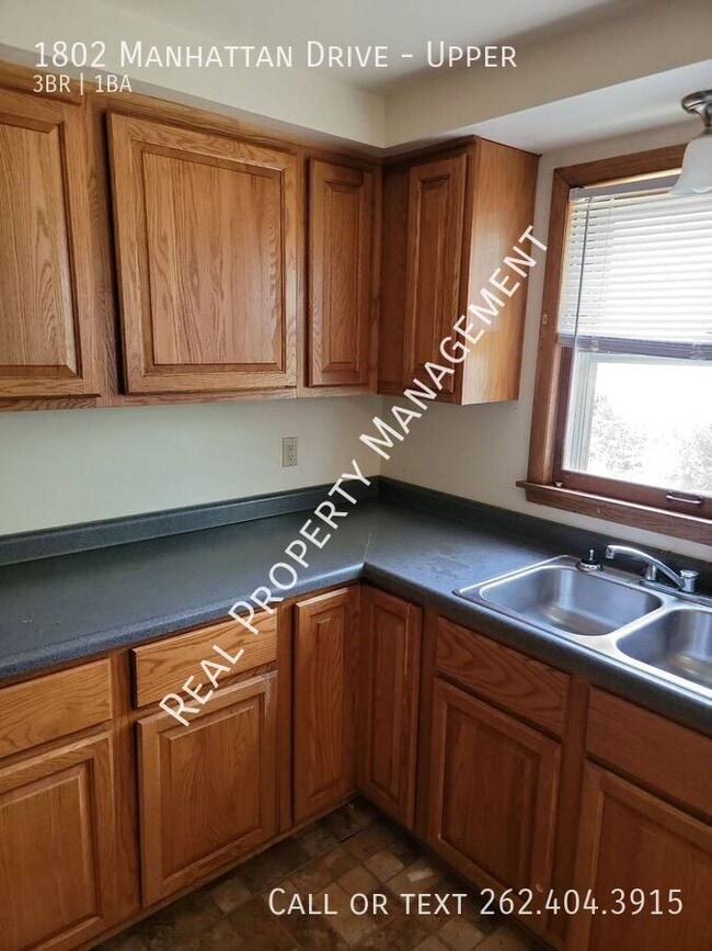 Building Photo - 1802 Manhattan Dr