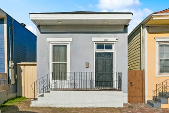 Building Photo - 1831 St Ann St.