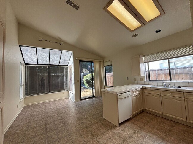 Building Photo - Sunny and Bright Kitchen