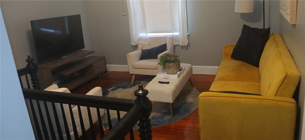 Foto del edificio - 37-37 Mary Ave