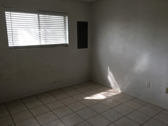 Building Photo - 130 S Aguirre St