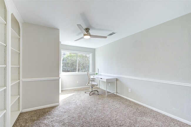 Building Photo - 1535 Hannington Dr