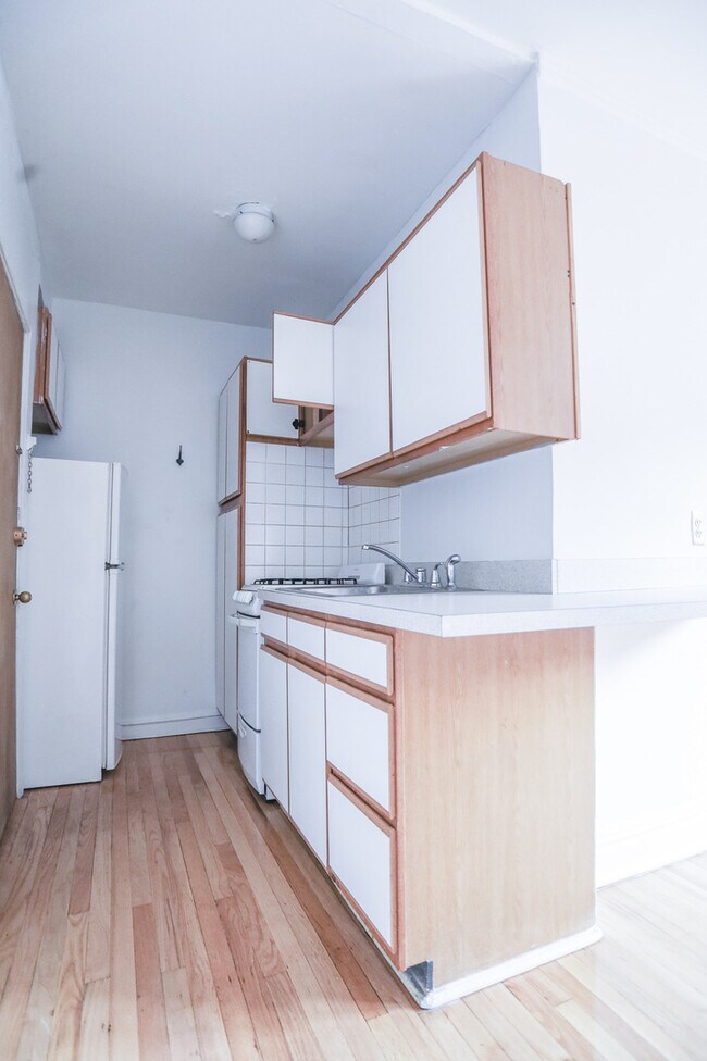 Foto del edificio - 656 W Oakdale Ave