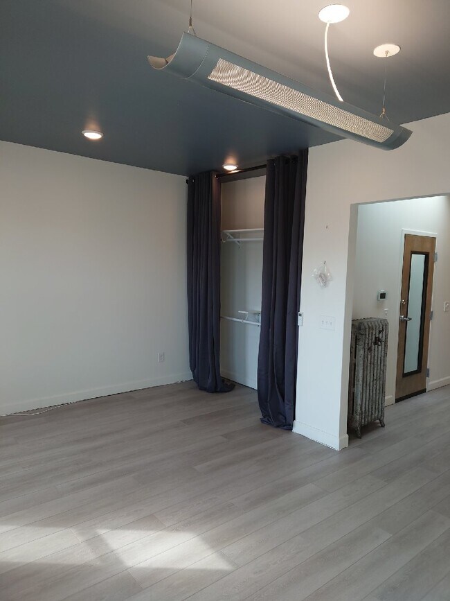 Foto del edificio - 5898 W Vernor Hwy